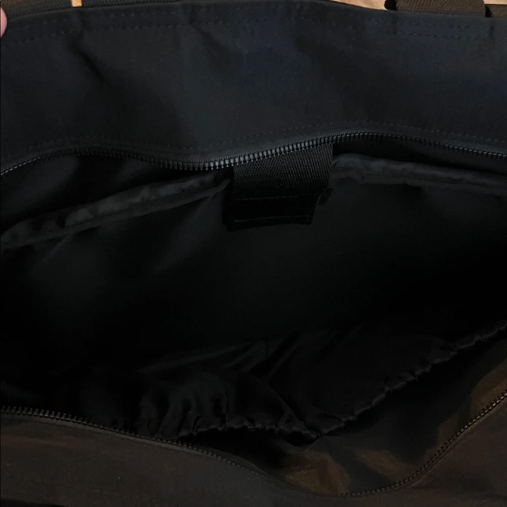 BEIS The Sport Carryall in Black - Picture 6 of 9